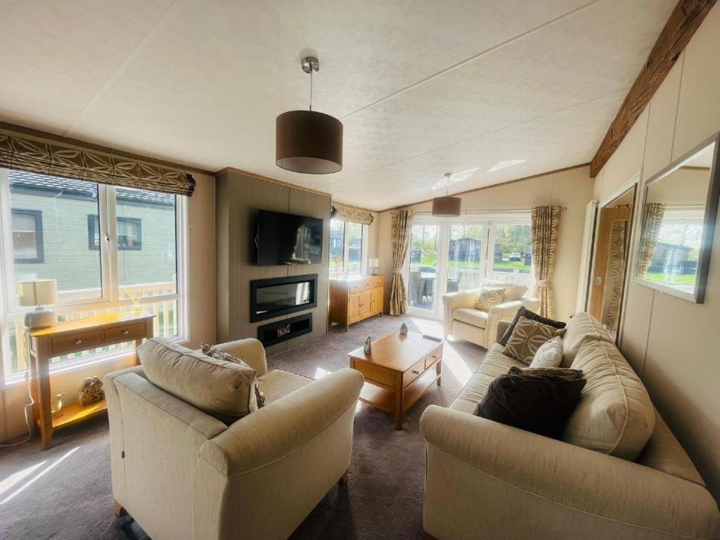 Rosie'S Rest With Hot Tub Villa Barmby on the Moor Екстериор снимка
